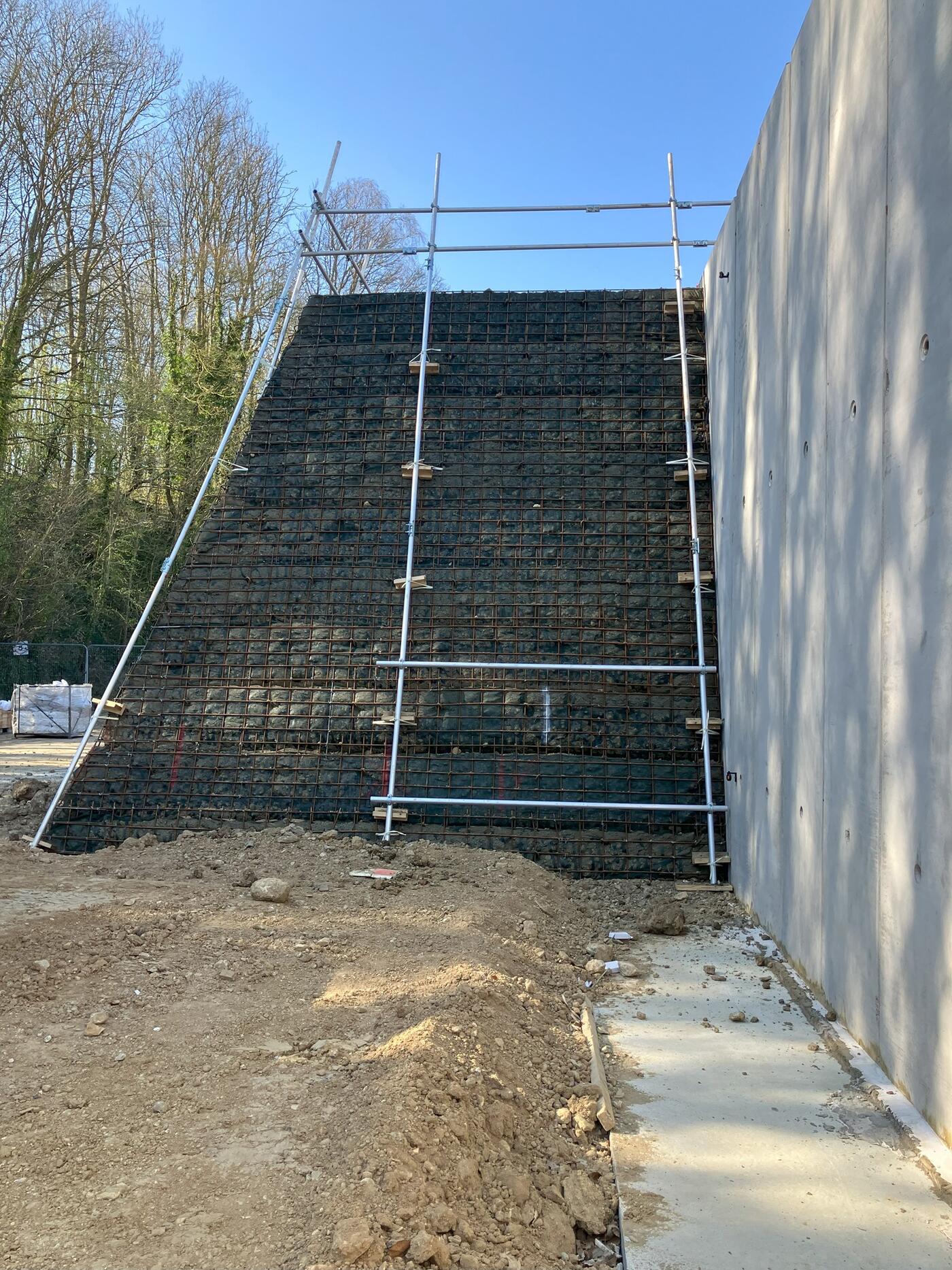 Precast concrete L wall