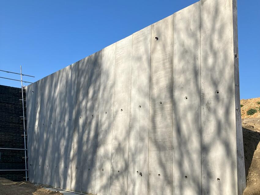 Precast concrete L Wall