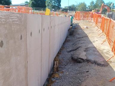 L-wall retaining wall